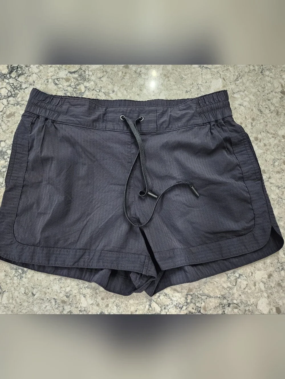 Vineyard Vines Black Elastic Waist Perfect Summer Shorts with Drawstring. Medium
